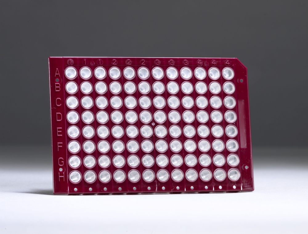 Bild 1 von FrameStar® 96-Well PCR-Platten semi-skirted, low profile, perforiert  / (Rahmenfarbe) Rot