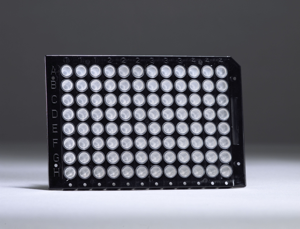 Bild 1 von FrameStar® 96-Well PCR-Platten, Semi-Skirted, Standard Profil, vertikal perforiert  / (Rahmenfarbe) Schwarz